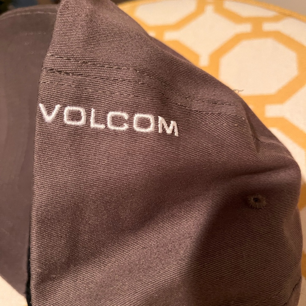 Volcom Fitted Ballcap - Picture 2 of 4